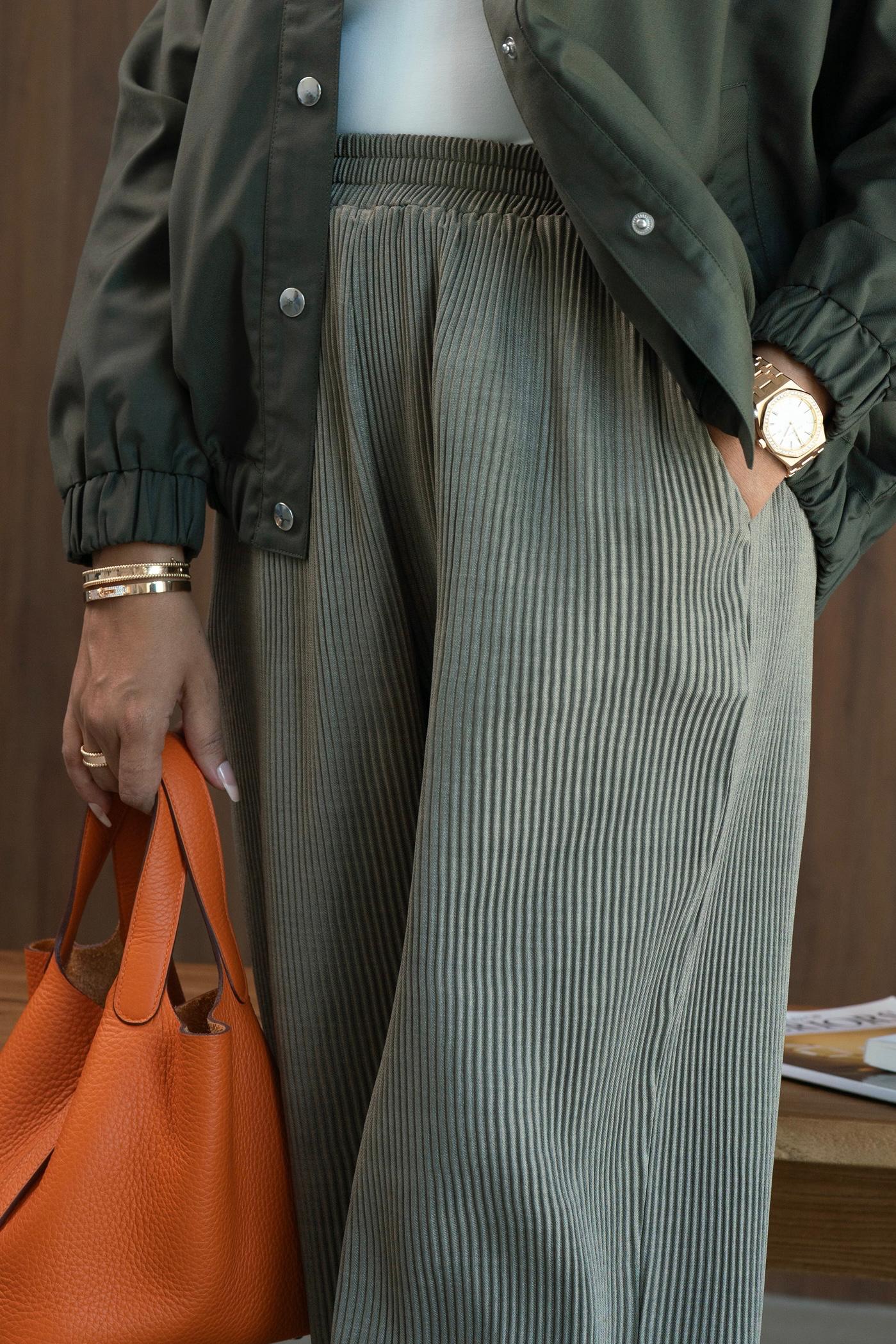 Wide Legs Pleats Pants - Green